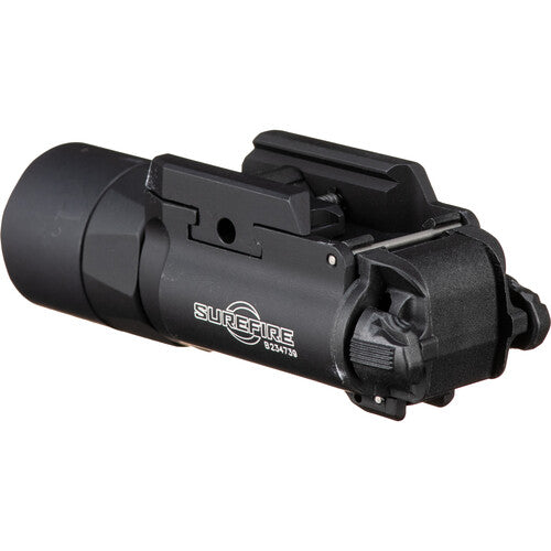 LAMPE TACTIQUE SUREFIRE X300 TURBO, 6V, FIXATION RAIL UNIVERSAL/PICATINNY AVEC VIS À POUCE, HAUTE CANDELLE, NOIR, INTERRUPTEUR À PRESSION/ALTERNANCE Z-XBC