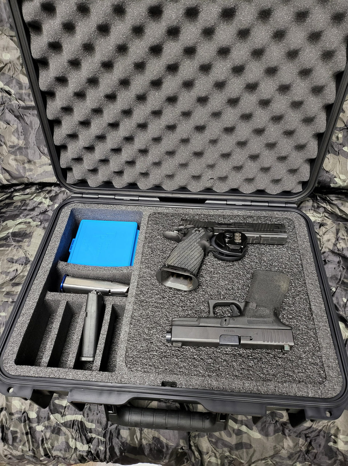 SKB ISERIES 1813-5 WATERPROOF MOLDED CASE WITH FOAM INSERT