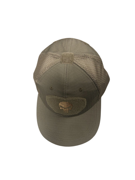 CASQUETTES – DISPONIBLES EN PLUSIEURS COULEURS 